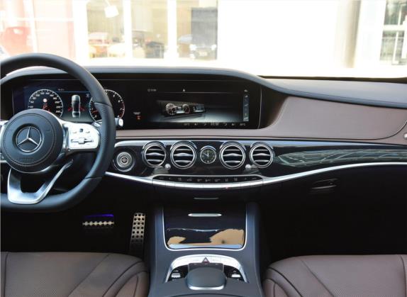 奔驰S级 2019款 S 450 L 4MATIC 臻藏版 中控类   中控台