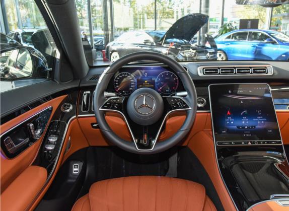 奔驰S级 2022款 S 400 L 豪华型 中控类   驾驶位