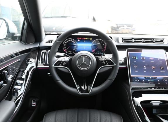奔驰S级 2022款 改款 S 400 L 豪华型 中控类   驾驶位
