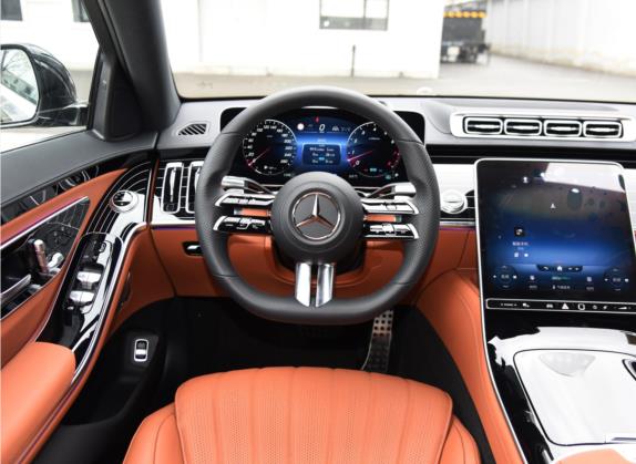 奔驰S级 2022款 改款 S 450 L 4MATIC 中控类   驾驶位