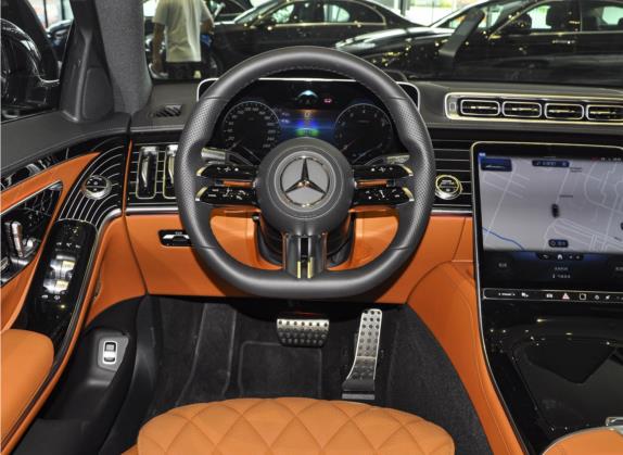 奔驰S级 2022款 改款 S 500 L 4MATIC 中控类   驾驶位
