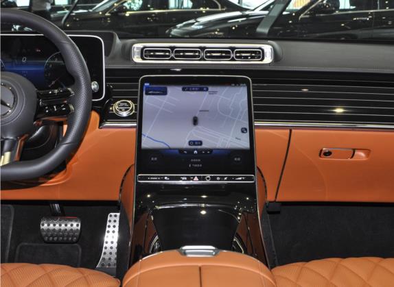 奔驰S级 2022款 改款 S 500 L 4MATIC 中控类   中控台