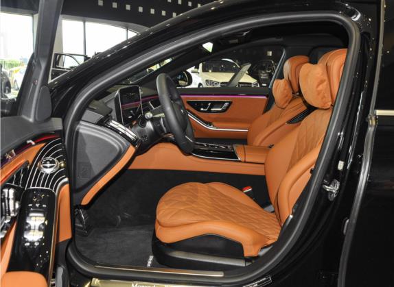 奔驰S级 2022款 改款 S 500 L 4MATIC 车厢座椅   前排空间