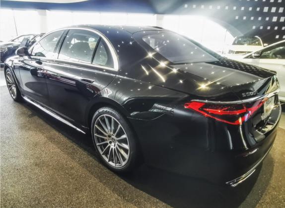 奔驰S级 2022款 改款 S 500 L 4MATIC 外观   斜后