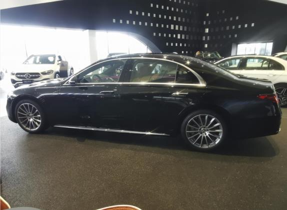 奔驰S级 2022款 改款 S 500 L 4MATIC 外观   正侧