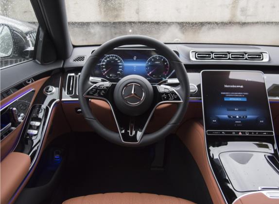 奔驰S级 2023款 S 400 L 豪华型 中控类   驾驶位
