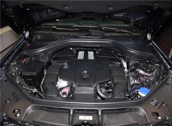 奔驰GLE轿跑 2015款 GLE 320 4MATIC 轿跑SUV 其他细节类   发动机舱