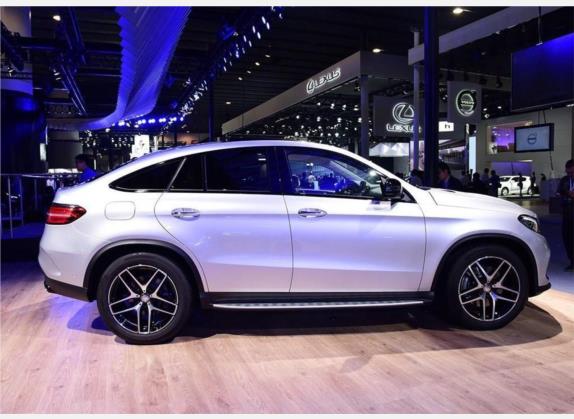 奔驰GLE轿跑 2017款 GLE 500 4MATIC 轿跑SUV 外观   正侧