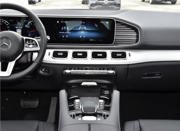 奔驰GLE轿跑 2022款 改款 GLE 350 4MATIC 轿跑SUV 时尚型 中控类   中控台