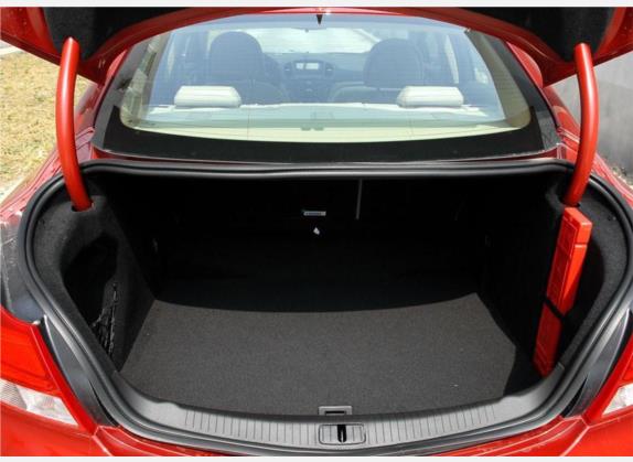 君威 2009款 2.4L 精英版 车厢座椅   后备厢