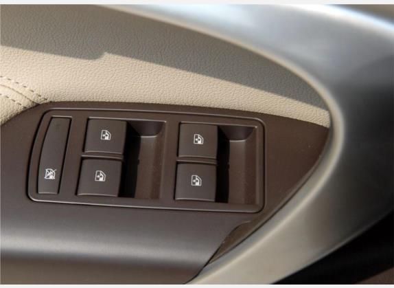 君威 2009款 2.4L 精英版 车厢座椅   门窗控制