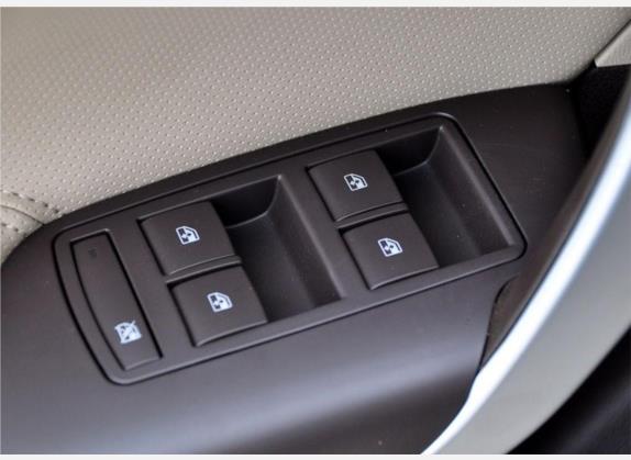 君威 2010款 2.4L 旗舰版 车厢座椅   门窗控制
