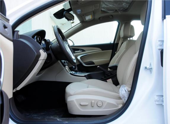 君威 2011款 2.4L SIDI精英版 车厢座椅   前排空间