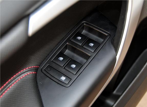 君威 2013款 GS 2.0T 豪情运动版 车厢座椅   门窗控制