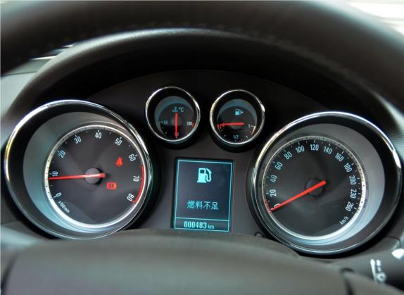 君威 2013款 1.6T 自动精英运动版 中控类   仪表盘