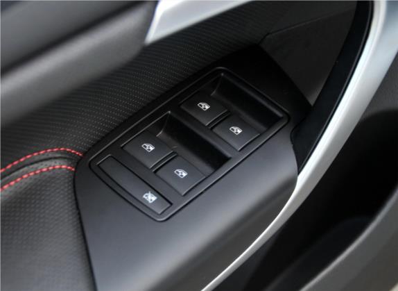 君威 2014款 GS 2.0T 纵情运动版 车厢座椅   门窗控制