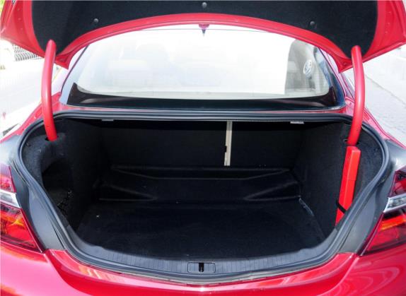 君威 2014款 2.0L 精英时尚型 车厢座椅   后备厢