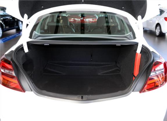 君威 2015款 1.6T 领先技术型 车厢座椅   后备厢