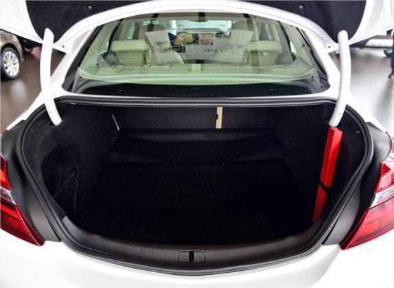 君威 2015款 2.0L 领先时尚型 车厢座椅   后备厢