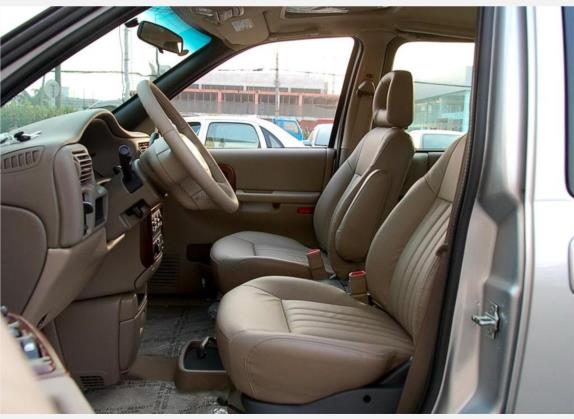 别克GL8 2007款 2.5L GT 精英版 车厢座椅   前排空间