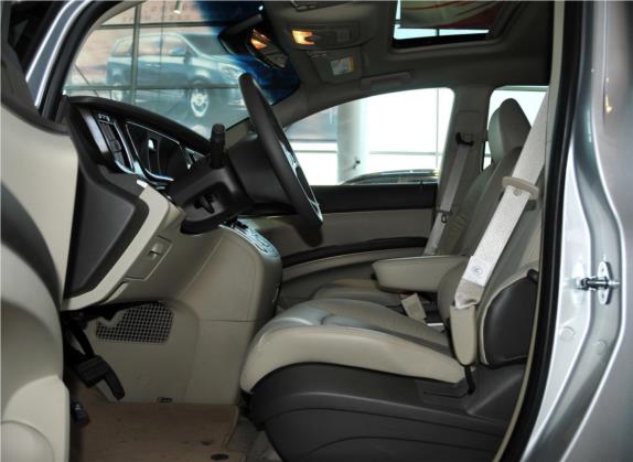 别克GL8 2011款 2.4L LT豪华商务行政版 车厢座椅   前排空间