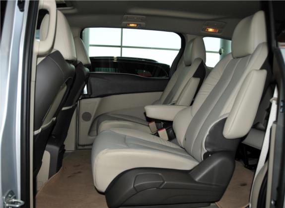 别克GL8 2011款 2.4L LT豪华商务行政版 车厢座椅   后排空间