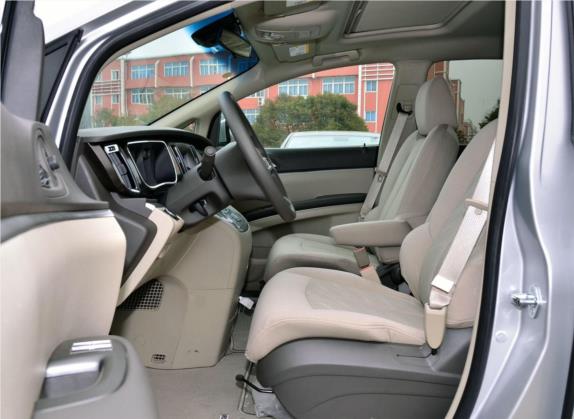 别克GL8 2011款 2.4L CT豪华商务舒适版 车厢座椅   前排空间