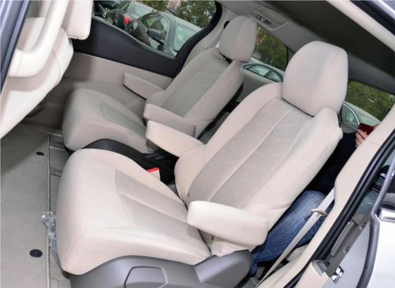 别克GL8 2011款 2.4L CT豪华商务舒适版 车厢座椅   后排空间