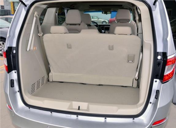 别克GL8 2011款 2.4L CT豪华商务舒适版 车厢座椅   后备厢