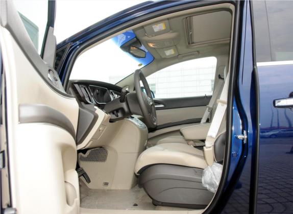 别克GL8 2011款 3.0L GT豪华商务豪雅版 车厢座椅   前排空间