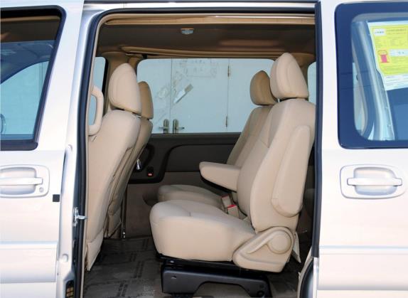 别克GL8 2011款 2.4L CT舒适版 车厢座椅   后排空间