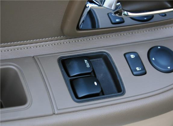 别克GL8 2011款 2.4L CT舒适版 车厢座椅   门窗控制