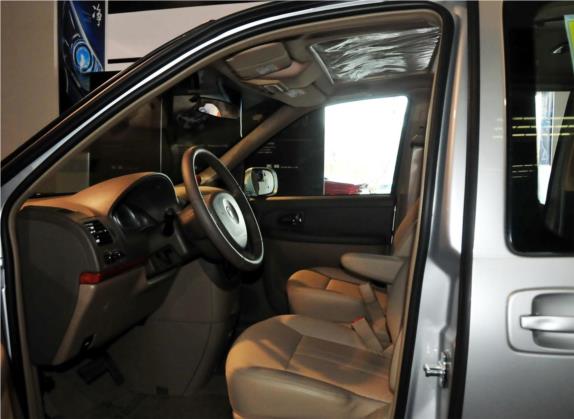 别克GL8 2011款 2.4L LT行政版 车厢座椅   前排空间