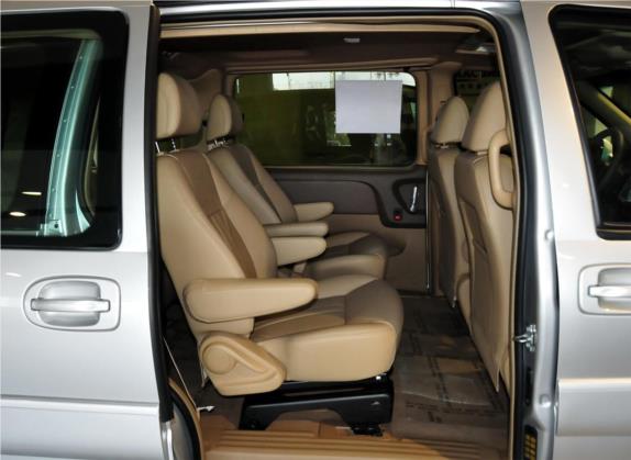 别克GL8 2011款 2.4L LT行政版 车厢座椅   后排空间