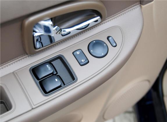 别克GL8 2012款 2.4L BASE舒适版 车厢座椅   门窗控制