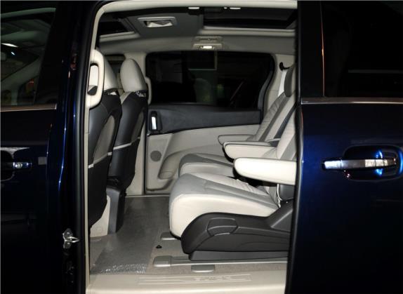 别克GL8 2013款 2.4L LT豪华商务行政版 车厢座椅   后排空间