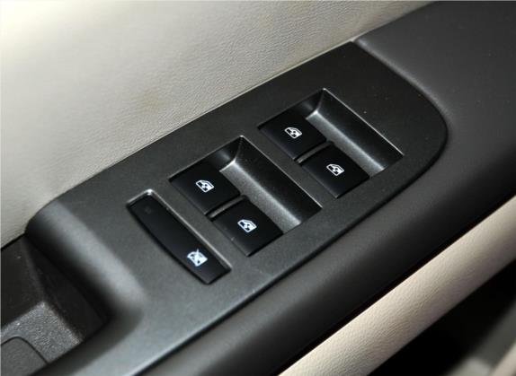 别克GL8 2013款 2.4L LT豪华商务行政版 车厢座椅   门窗控制