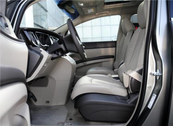 别克GL8 2013款 3.0L GT豪华商务豪雅版 车厢座椅   前排空间