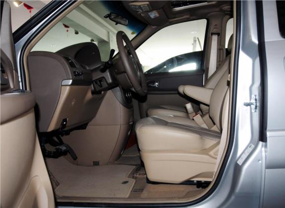 别克GL8 2013款 2.4L 行政版 车厢座椅   前排空间