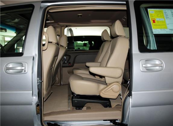 别克GL8 2013款 2.4L 行政版 车厢座椅   后排空间