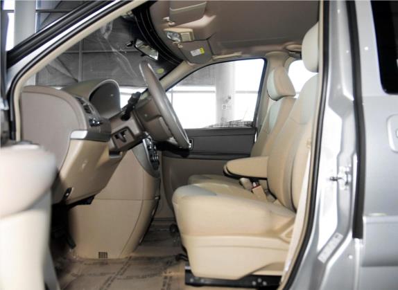 别克GL8 2014款 2.4L 经典版 车厢座椅   前排空间