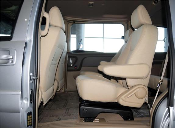 别克GL8 2014款 2.4L 经典版 车厢座椅   后排空间