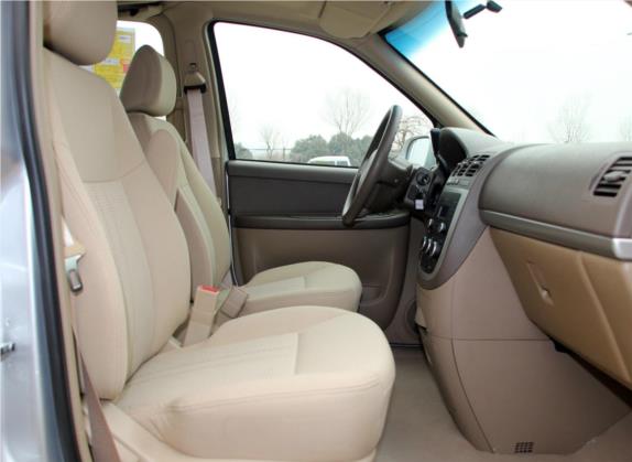 别克GL8 2014款 2.4L 舒适版 车厢座椅   前排空间