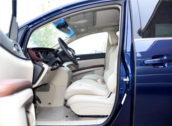 别克GL8 2015款 2.4L 豪华商务尊享版 车厢座椅   前排空间