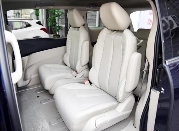 别克GL8 2015款 2.4L 豪华商务尊享版 车厢座椅   后排空间