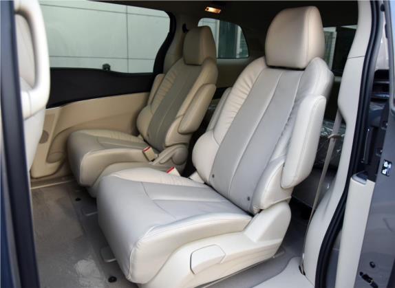 别克GL8 2017款 25S 尊贵型 国V 车厢座椅   后排空间