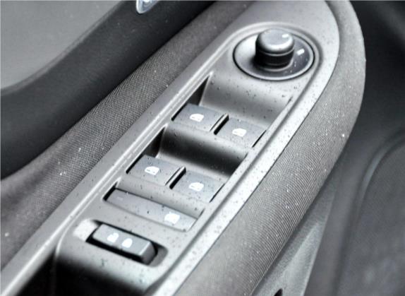 昂科拉 2013款 1.4T 手动两驱进取型 车厢座椅   门窗控制