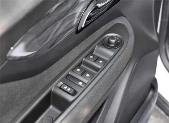 昂科拉 2016款 18T 手动两驱都市进取型 车厢座椅   门窗控制
