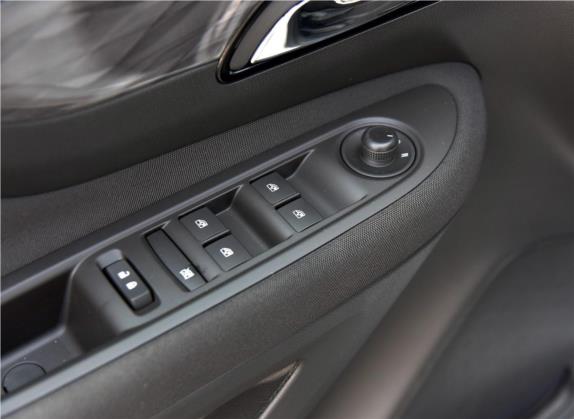 昂科拉 2016款 18T 自动两驱都市时尚型 车厢座椅   门窗控制