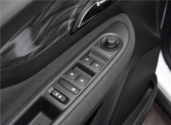 昂科拉 2017款 18T 自动两驱都市时尚型 车厢座椅   门窗控制